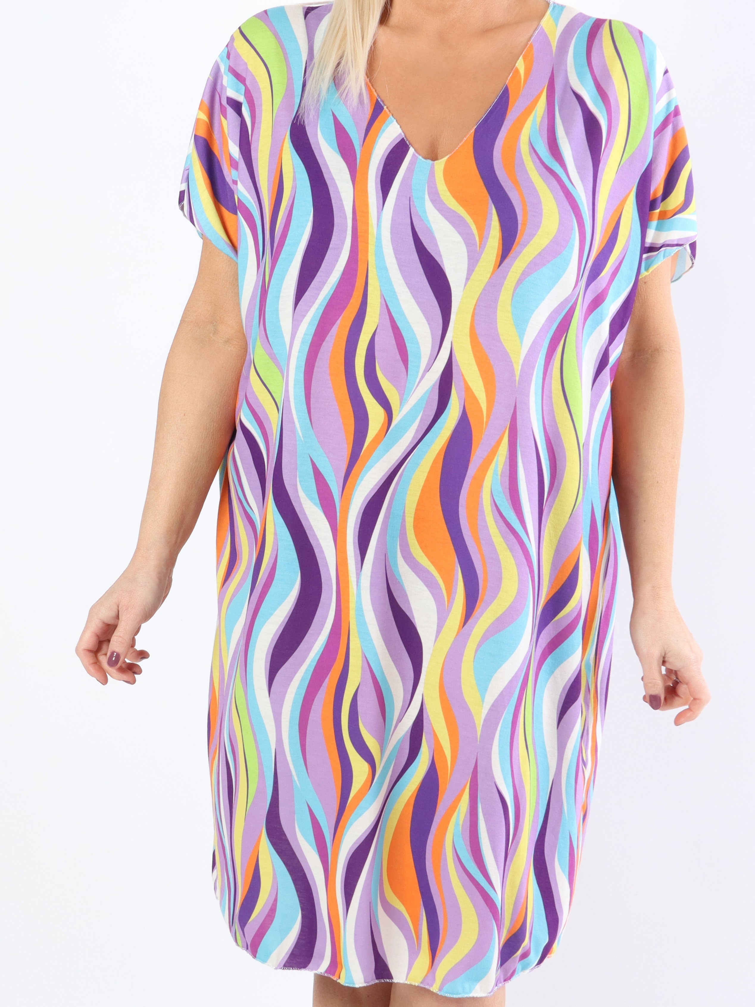 Kirsa Dress - Mjuk multicolor plus size klänning med v-ringning